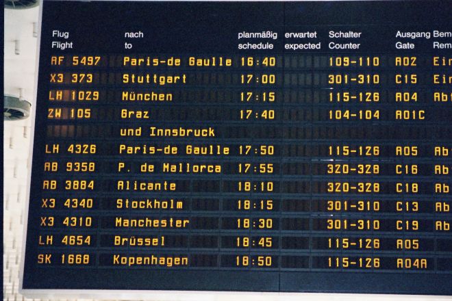 Anzeigetafel auf dem Flughafen Hannover