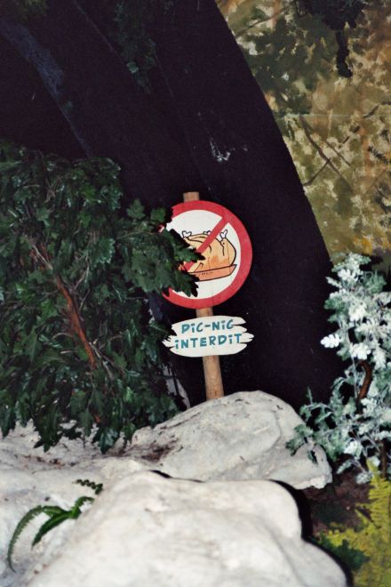 Gallischer Schilderwald XII<br>Picknick verboten - aber auch nur im Traumland