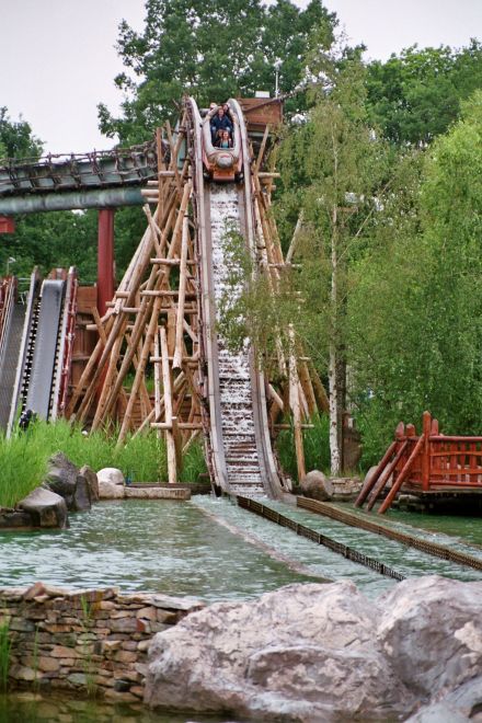 Der Menhir-Expreß - die »Boote« haben Hinkelsteinform