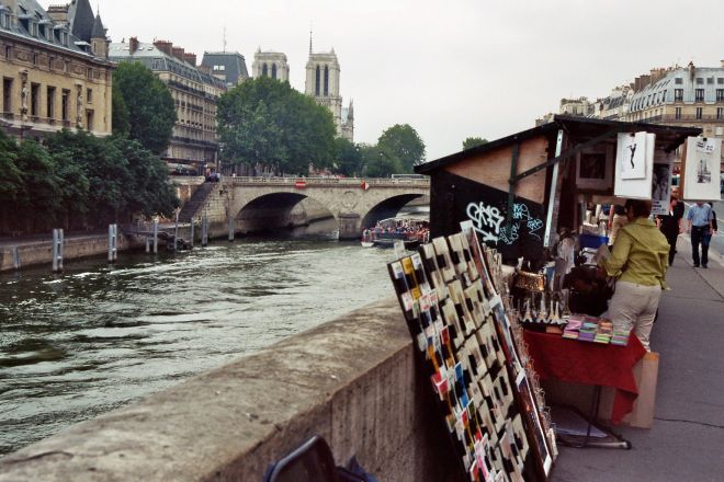 Flohmarktstände am Seine-Ufer